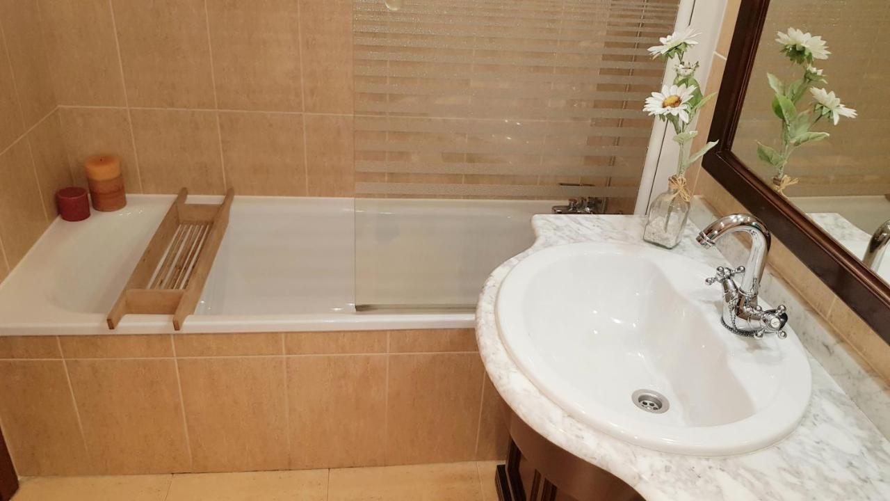 Residencial En Madrid Alquiler De Corta Estancia No Turistico מראה חיצוני תמונה
